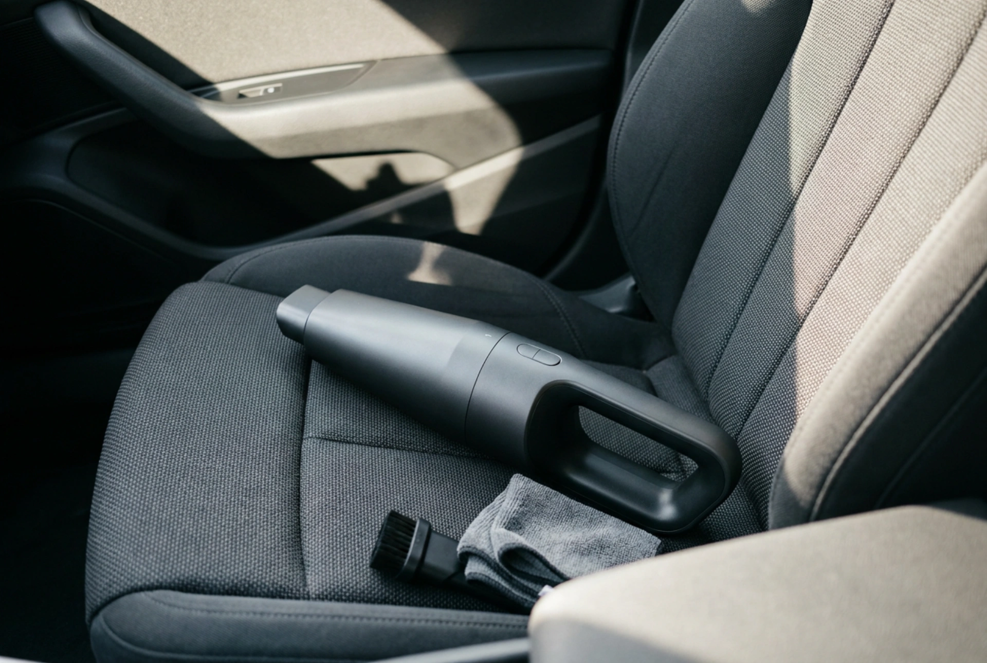 Kako odabrati usisavač za automobil za pijesak, prašinu i dlake kućnih ljubimaca